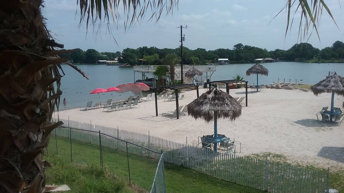 Granite Shoals Condo | Tropical Hideaway nA GREAT GETAWAY TO HAVE FUN IN THE ☀