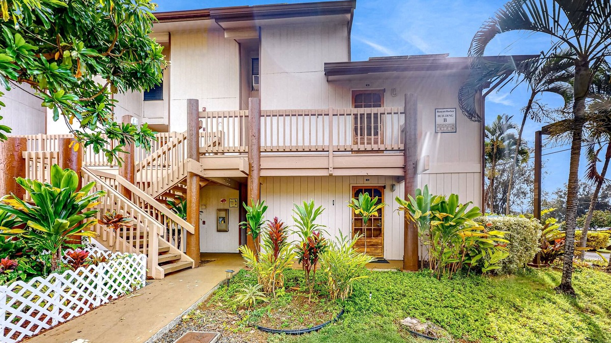 Nawiliwili Condo | Tropical hideaway with easy beach access, alfresco patio, pool & tennis
