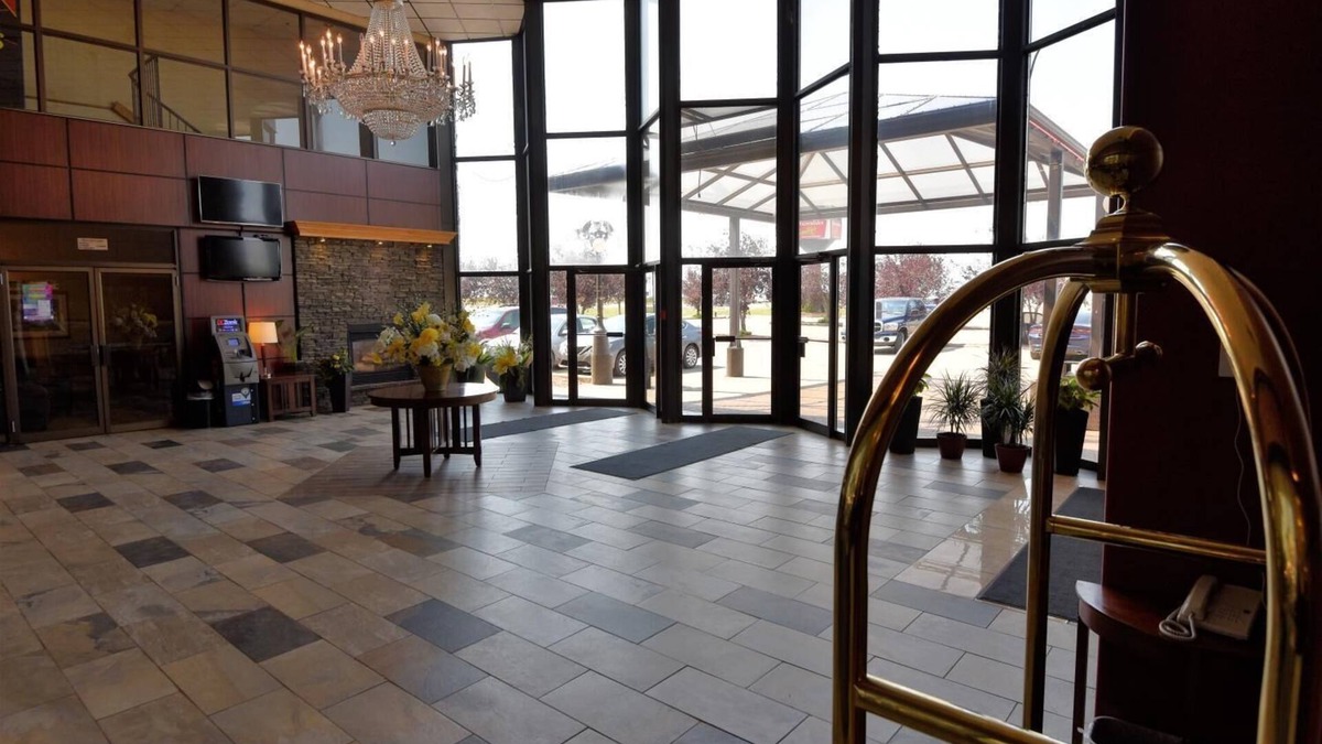 North Battleford Hotel | Tropical Inn