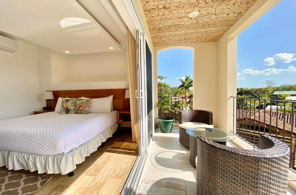 Playa Langosta Apartment | Tropical Luxury 2Bdr condo - Pool view - At the Beach