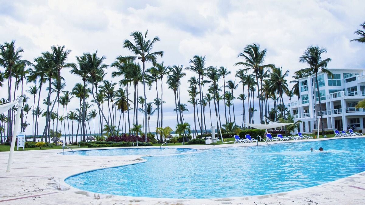 El Soco Apartment | Tropical Oasis + Private Beach - King Bed