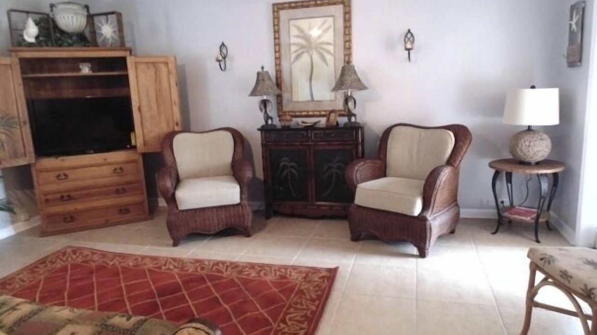 Dolphin Isles Apartment | Tropical oasis 1 bed 3 min walk to beachnStay 1 week save 10% 1 month save 20%