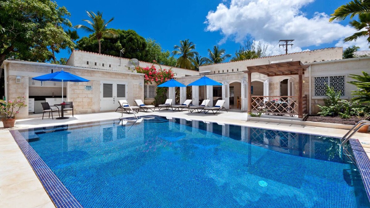 Gibbs Bay Villa | Tropical Oasis with Pool Near Beach - Todmorden