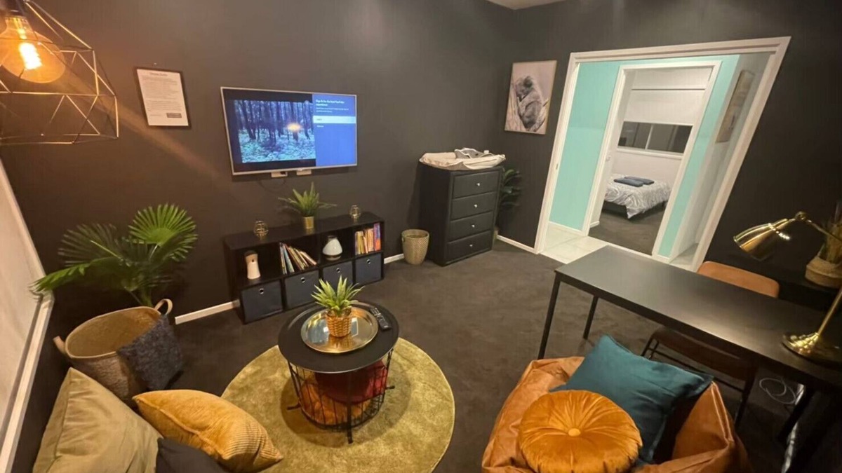 Strathpine House | Tropical Ocean Vibe Holiday House in Strathpine