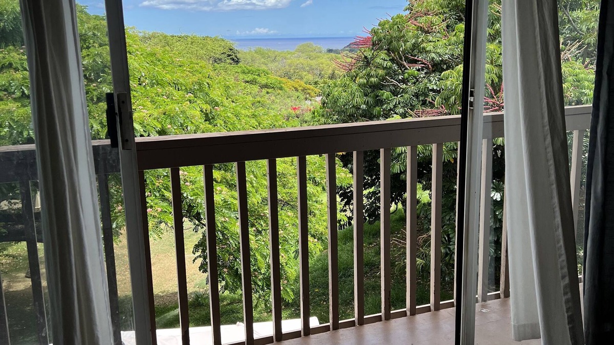Makaha Valley Condo | Tropical Ocean View Retreat