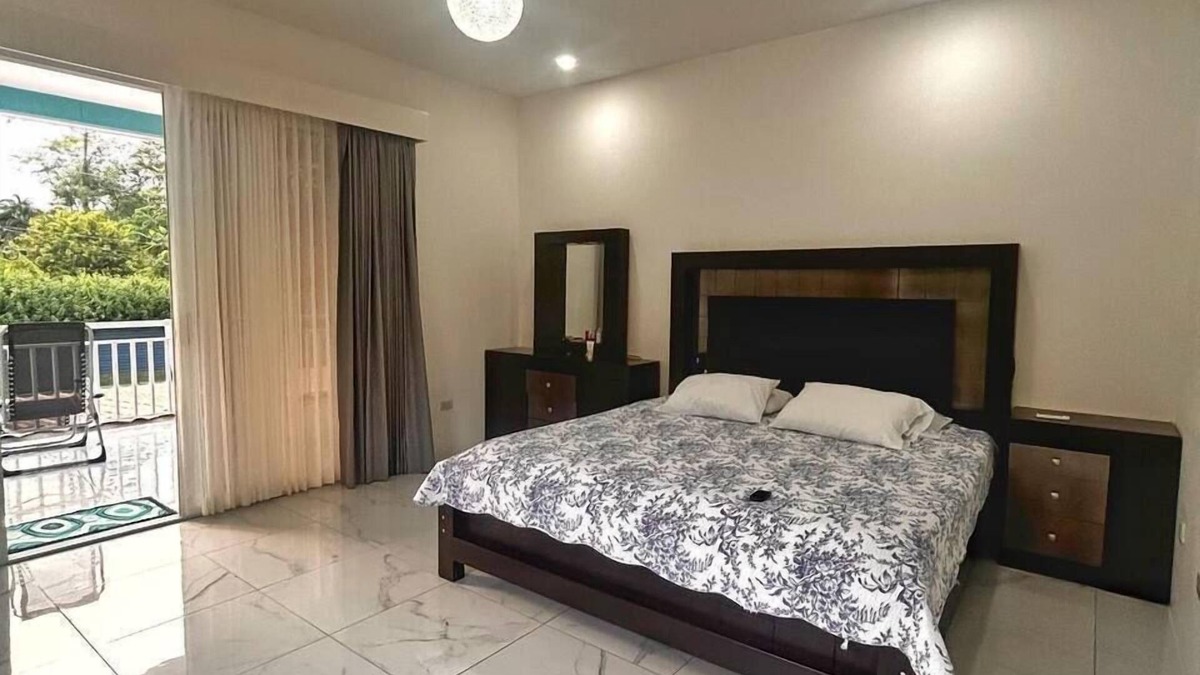 Santa Lucia House | Tropical paradise: 500 m Playa Cocles, private swimming pool