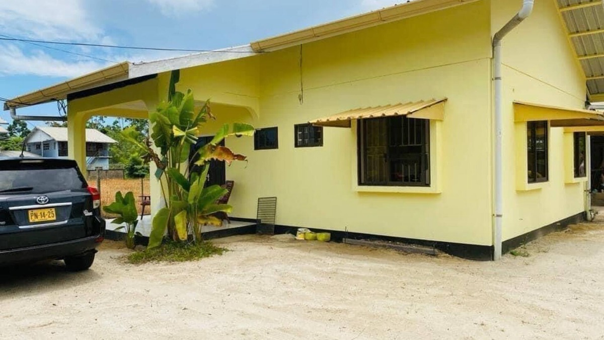 Paramaribo Apartment | Tropical Paradise in Paramaribo 3 - Room House