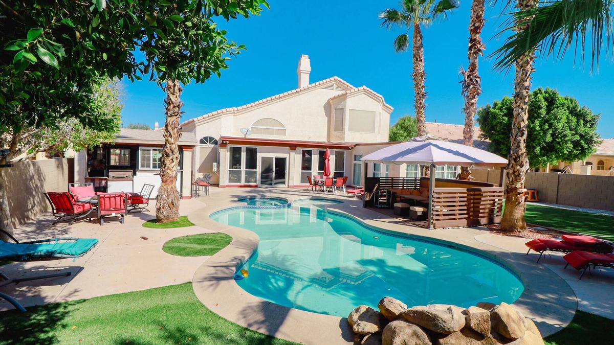 Garden Lakes House | Tropical Paradise in Garden Lakes!