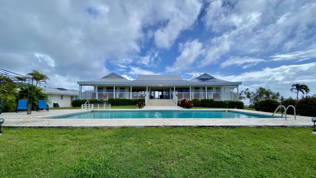 Estate Bakkero House | Tropical Private Gated Estate - Ocean, Island & Harbor Views!