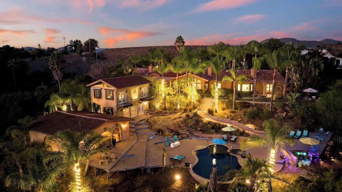 Fallbrook House | Tropical Resort 7 Bed 4 Acres