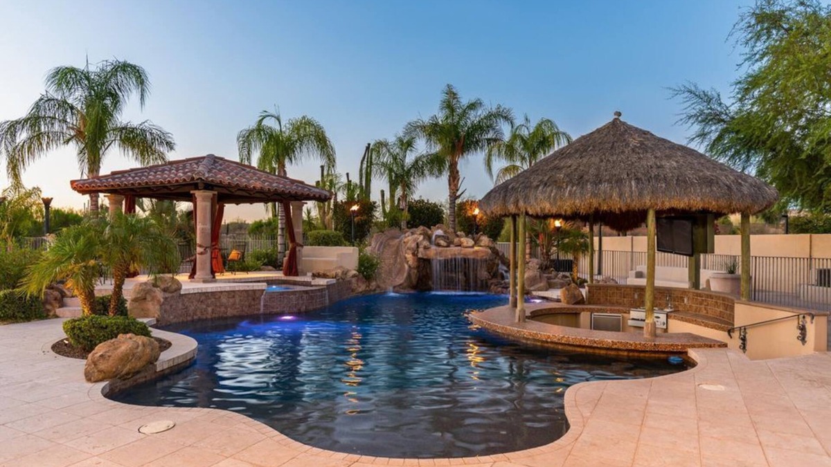 North Scottsdale House | Tropical Resort Ambience - Hawaiian-Style Pool