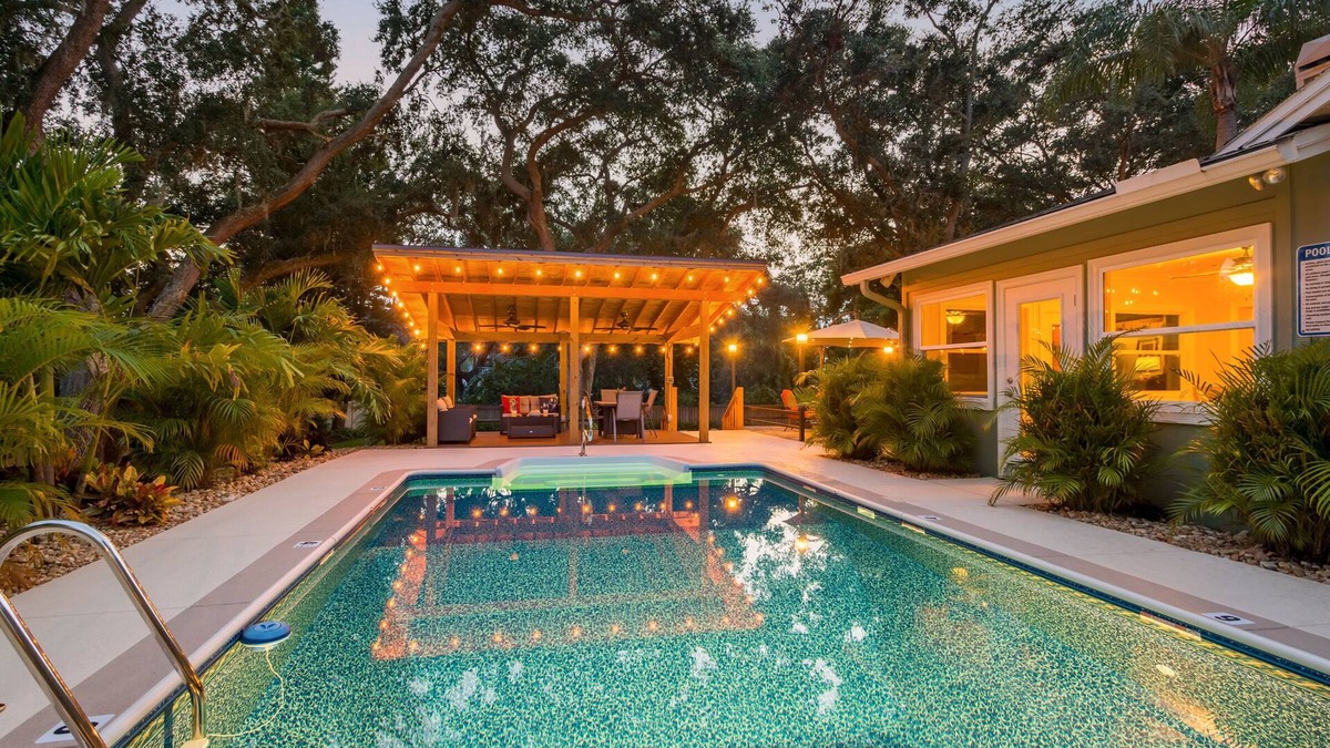 Rustic Oaks House | Tropical Retreat near beaches with amazing Pool, Cabana, Hot Tub & Patio areas!