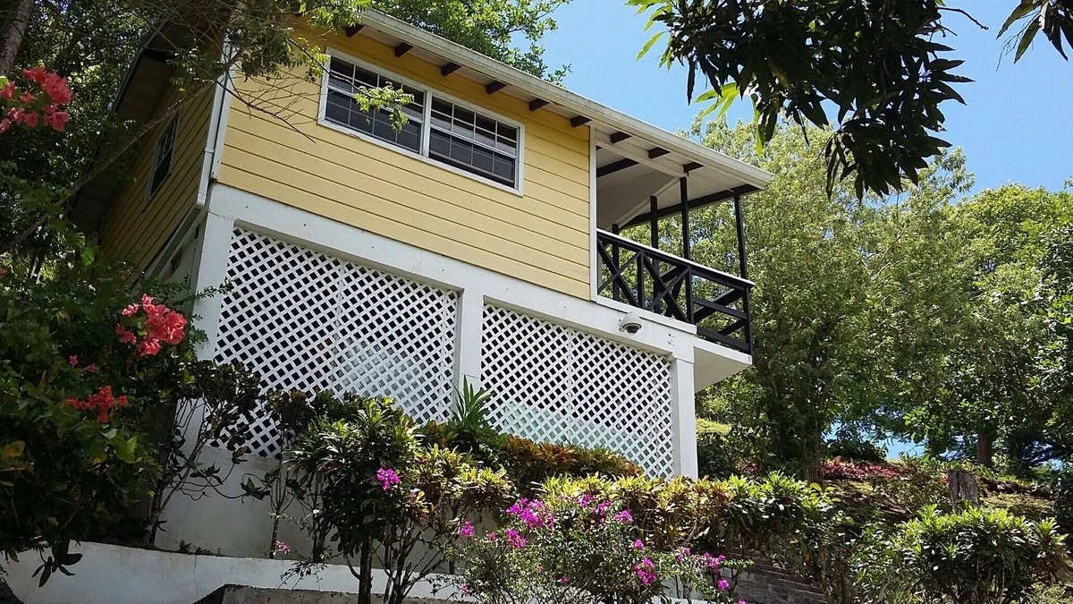 Marigot Bay House | Tropical Retreat Pineapple House