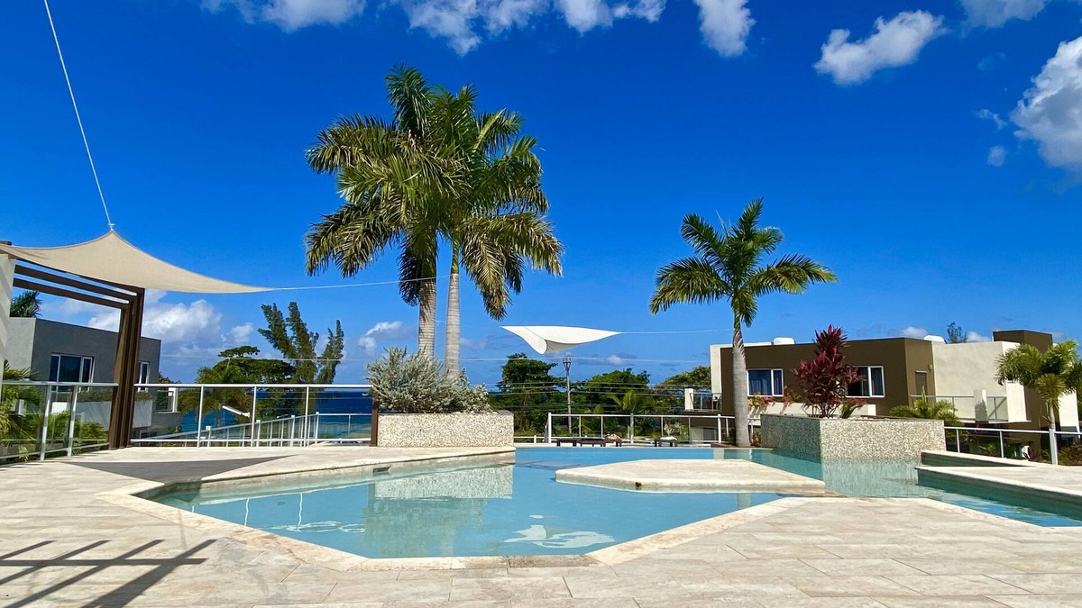 Albion House | Tropical Retreat Villa Miramar