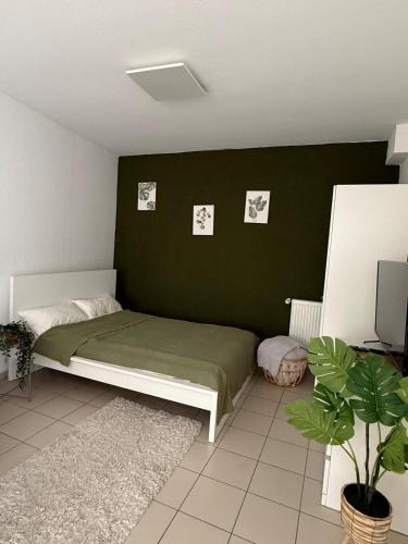 Bad Nauheim Apartment | Tropical Room Modern Cozy