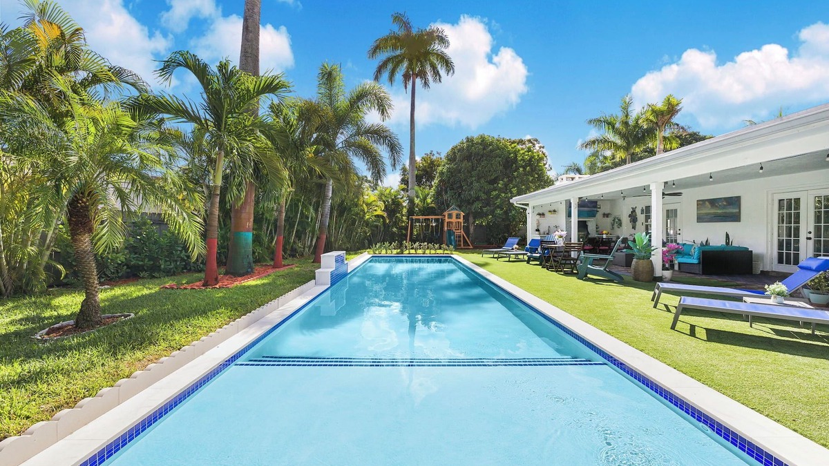 Sunset House | Tropical salt water pool home close to beaches,Hard Rock,Airport and Downtown!