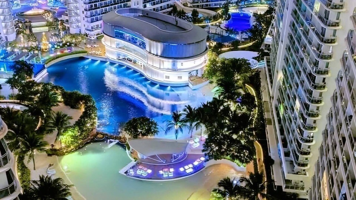 Muntinlupa Resort | Tropical Scandi Condo at Exclusive Azure Urban Resort near Manila Int'l Airport