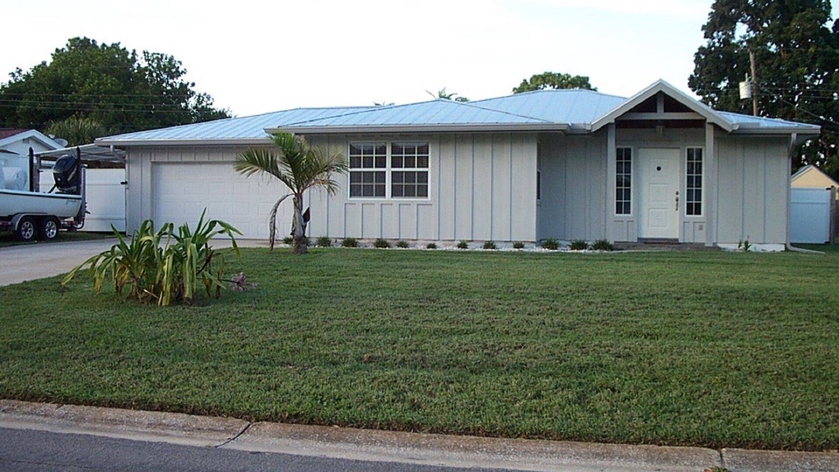 Vamo House | Tropical Shores Retreat-Great Location - Discounts for stays 3 months or longer