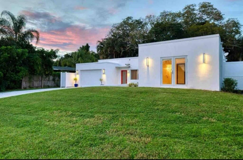 Vamo House | Tropical Shores Retreat-10 Min to Siesta Key Beach