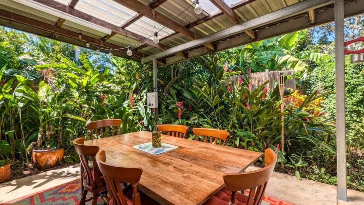 Wanguri House | Tropical Treasure | Outdoor Kitchen & Shower