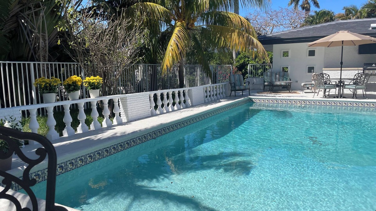 Lauderdale-by-the-Sea House | Tropical Paradise by the Sea - walk to Beach!