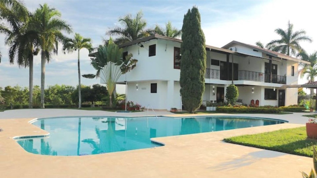 Cerritos House | Tropical Villa 4BD 5BA
