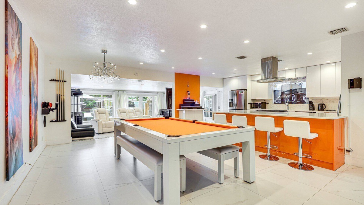 Nautilus Isle House | Tropical water front 2-bedroom 3 king beds house with heated pool & Sauna