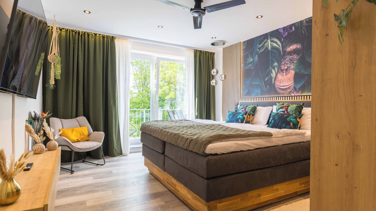 Hof Apartment | Tropical whisper penthouse in Hof. Balcony, Weber grill, whirlpool, digital check-in