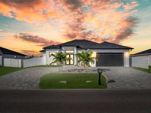 Mariner Villa | Tropicana Villa New and Luxurious Home Heated Pool