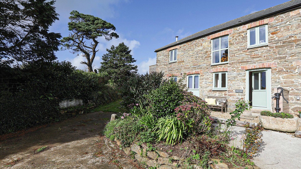 Mount Hawke Cottage | Trotters, barn conversion on edge of Mount Hawke