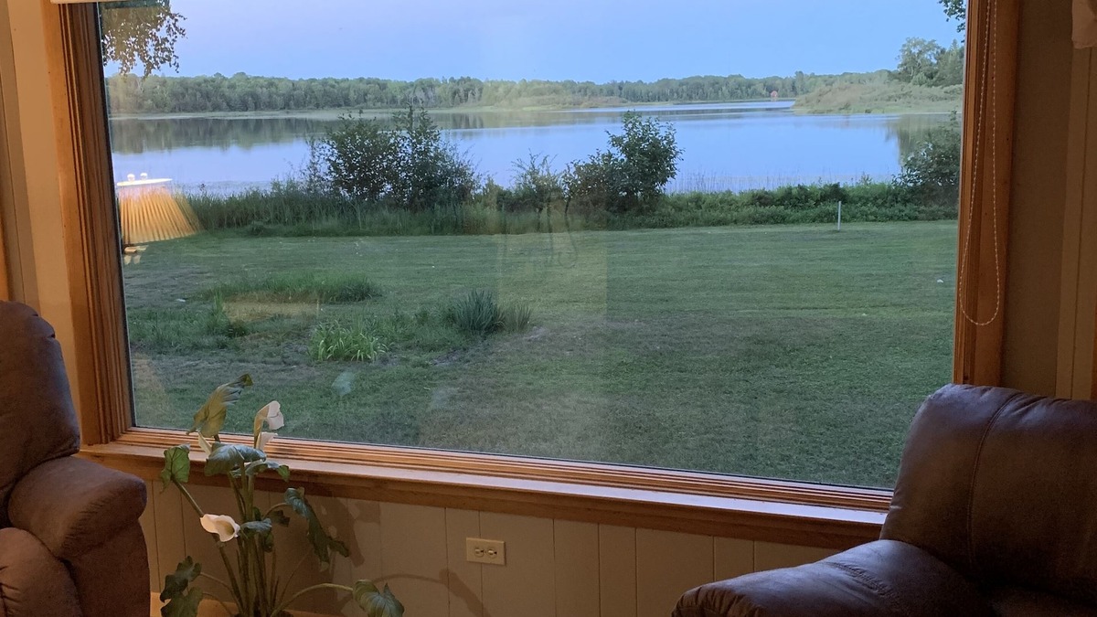 Trout Lake House | Trout Lake - Frenchman Lake 5 BR 3 BA Home, Wi-Fi, spacious & 1/2 mile to trails
