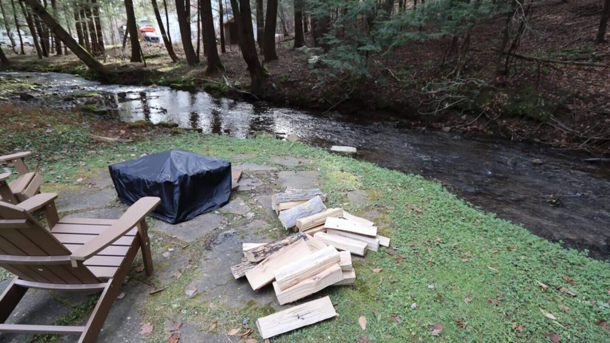 Coudersport Cabin | Trout Streamside Cabin|Firepit|Romantic Retreat for Cherry Springs