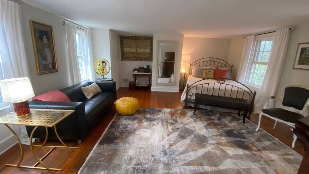 Bolivar Apartment | Trouvaille House Suite 3 Klimt Suite