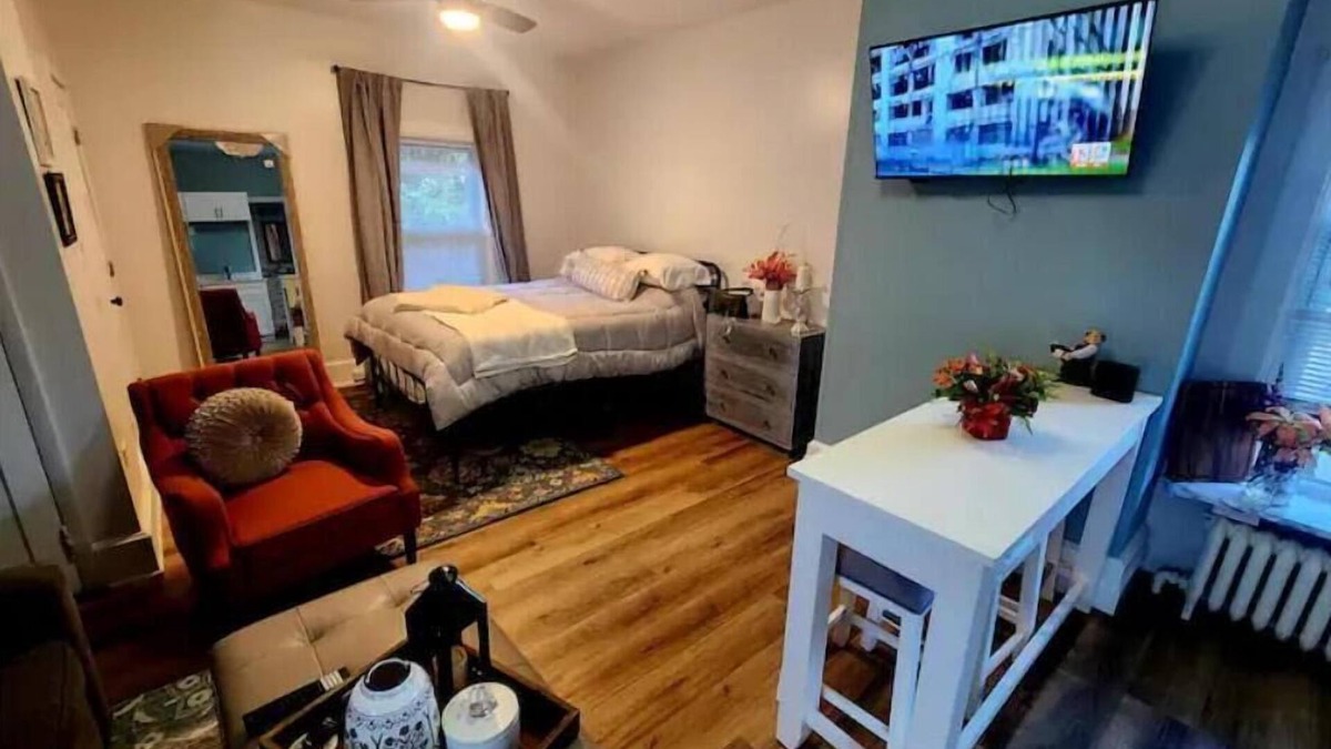 Troy Apartment | TROY, NY Studio near Emma Willard