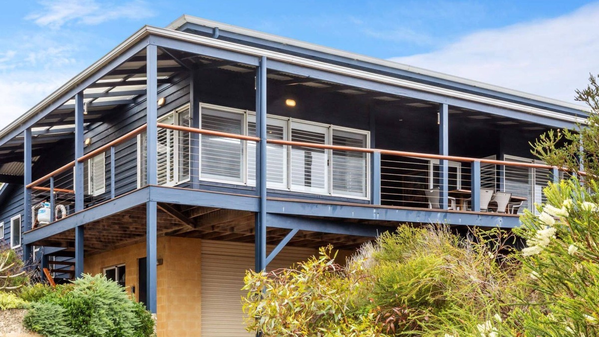 Gracetown House | Tru Blu Beach House - *Beach house, two storey, fully equipped kitchen*