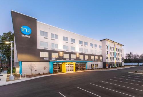 Cape Fear Hotel | Tru by Hilton Fayetteville I-95