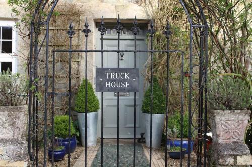 Probus House | Truck House, Luxury accommodation, pet friendly