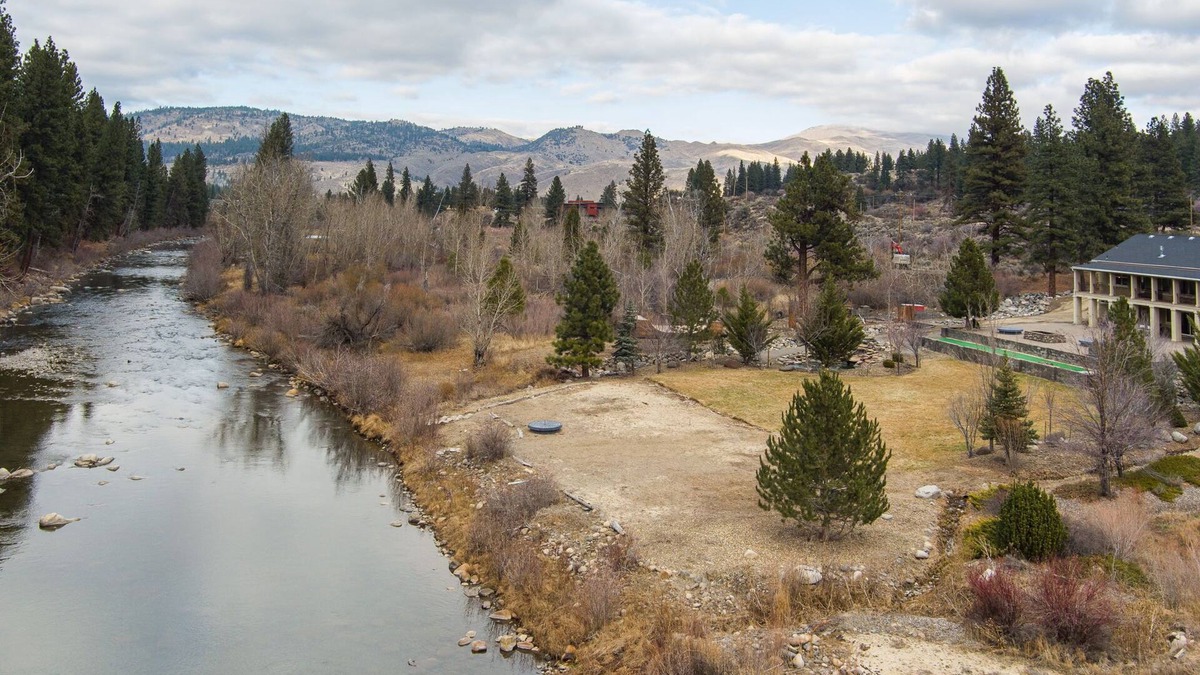 Verdi House | Truckee River Retreat