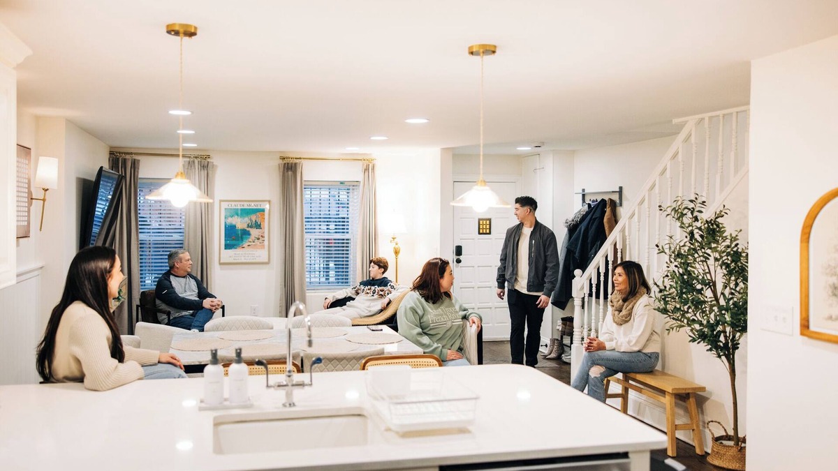 Historic Downtown Apartment | True 2-bed - 20 mins to NYC! Luxury Brownstone