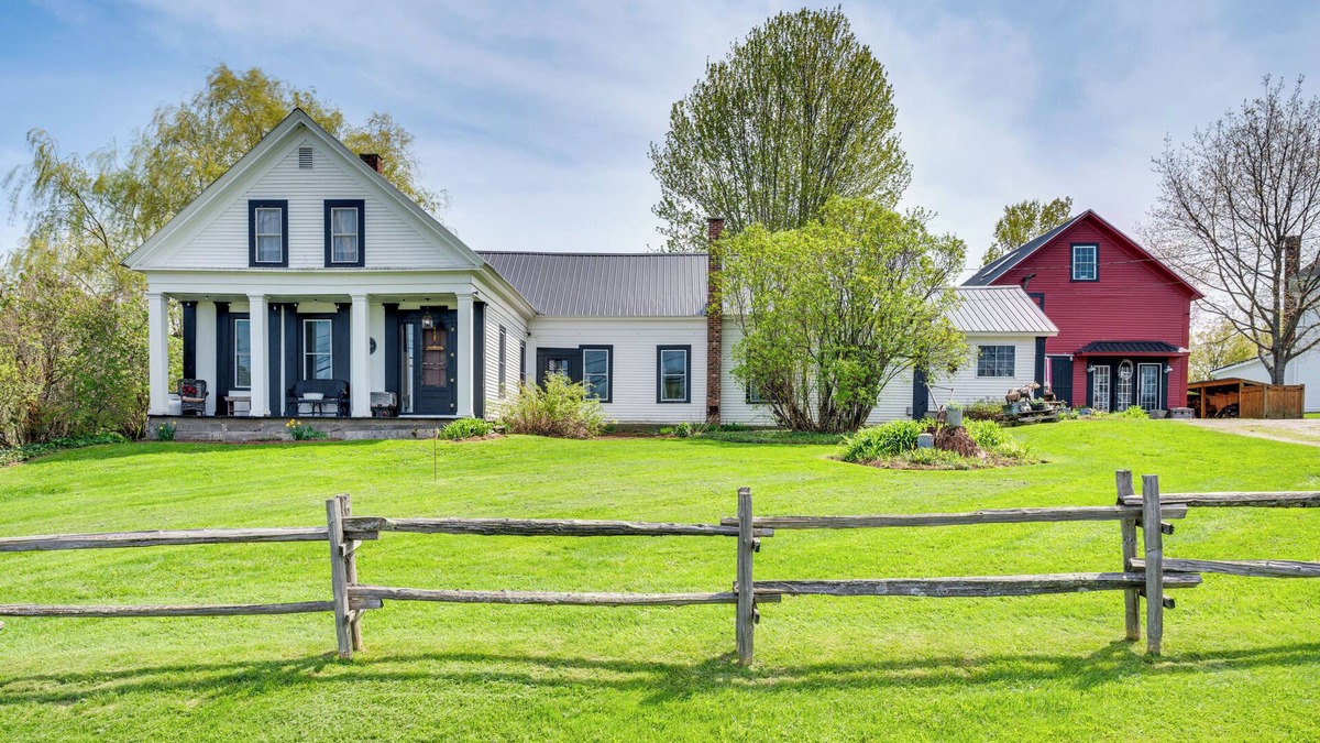 Irasburg House | ‘True North Farm House’ - Historic Family Home