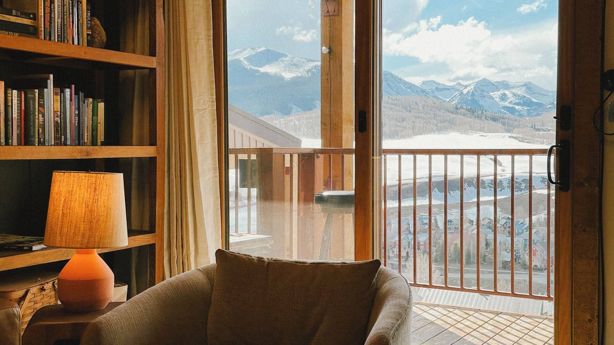 Crested Butte Ski Chalet | True Ski-In/Out 3BR Condo w/Hot Tub and Huge View