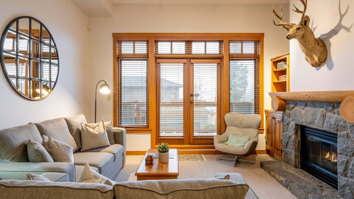 Nordic Estates House | True Ski IN/OUT | Private Hot Tub | Garage | Mountain Views | Managed By Aloha Whistler