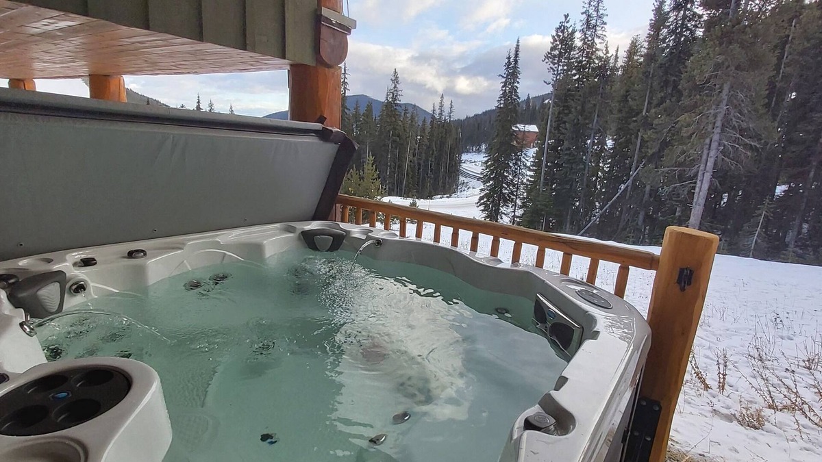 Okanagan-Similkameen Condo | True Ski In- Ski Out Condo. Family oriented space inside and out!