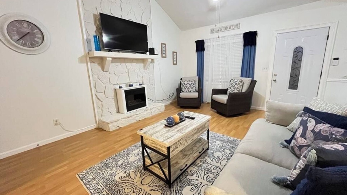 Smyrna House | Truist Park Townhome Escape