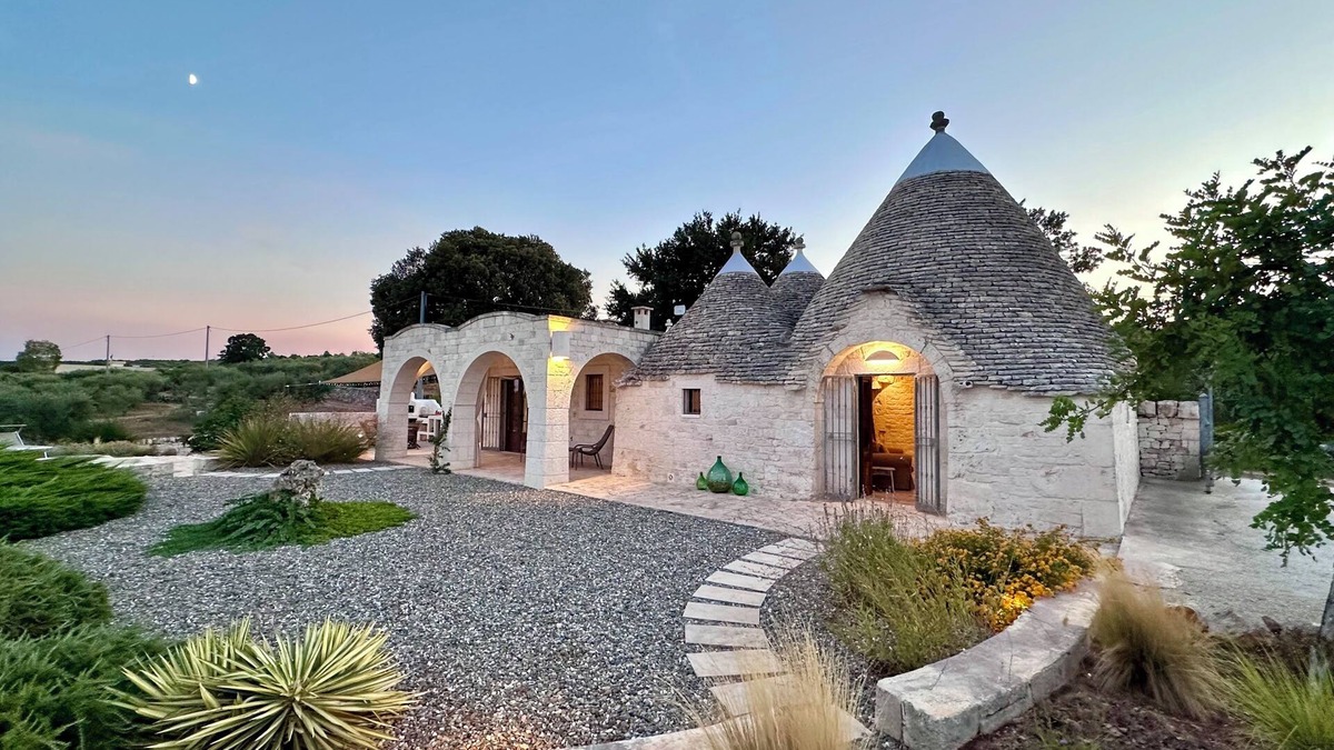 Martina Franca Villa | Trullo - 3 bedroom with pool, minutes from UNESCO town of Alberobello, fab view