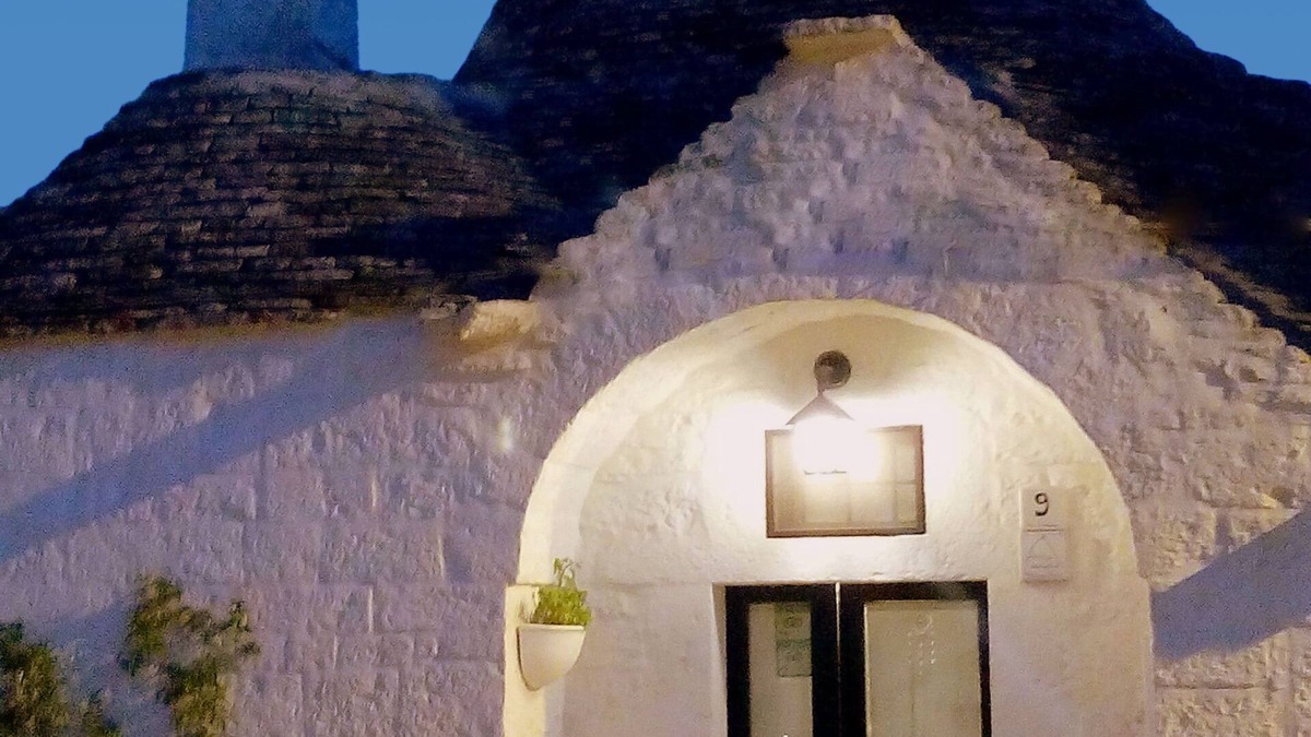 Alberobello House | Trullo dell'Aia, characteristic and original trullo, in the center of Alberobello