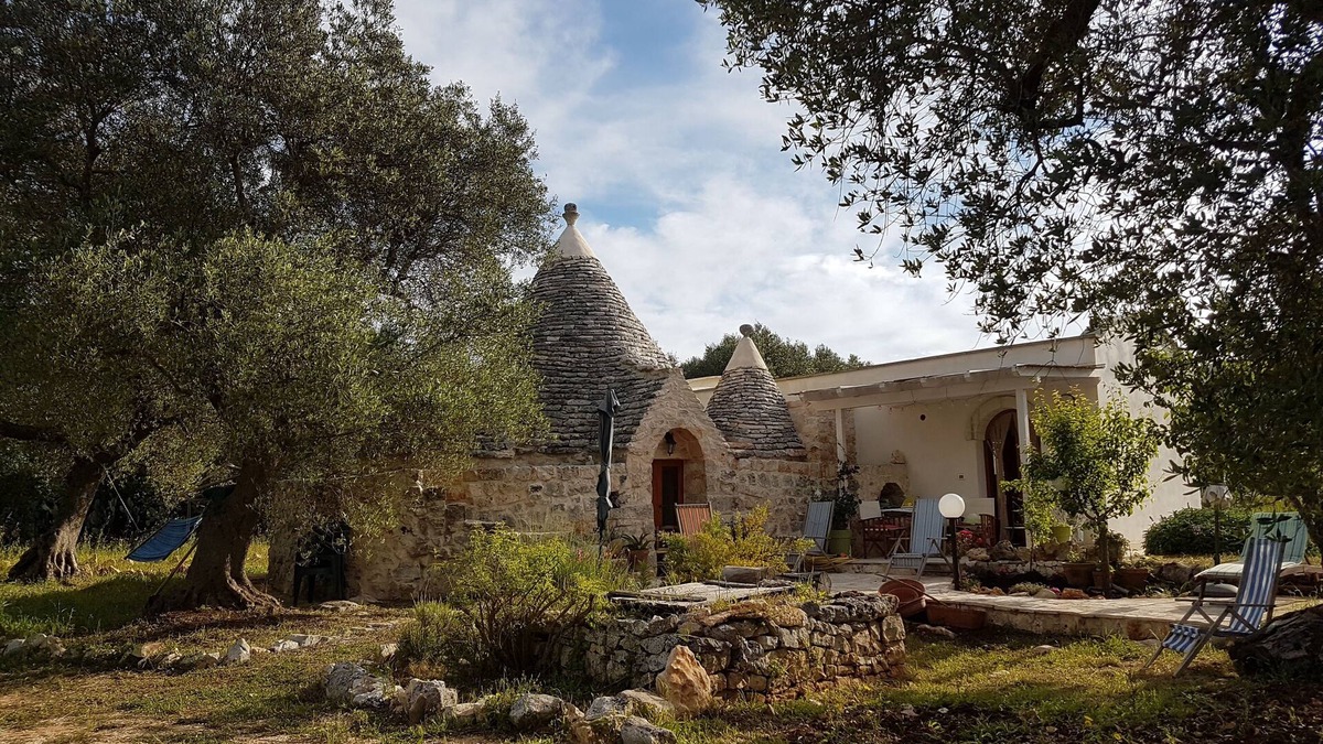 Ceglie Messapica Cottage | TRULLO in an evergreen olive grove in Salento, Apulia.