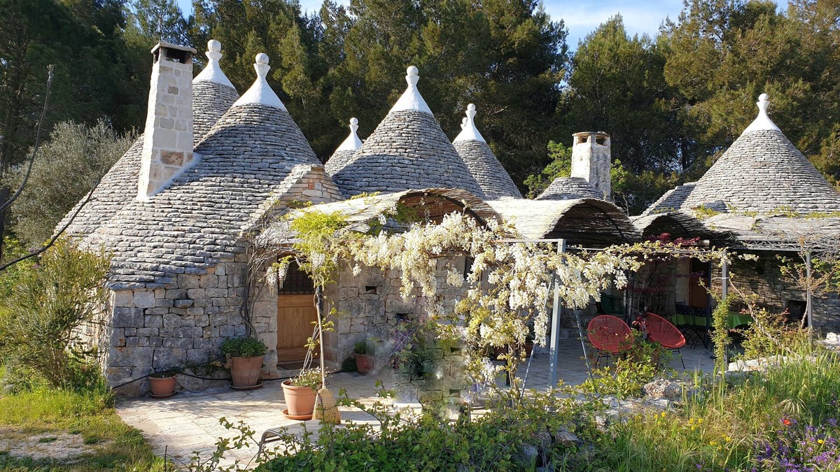 Cisternino Villa | Trullo in the woods, a few steps from a hiking and cycling trail