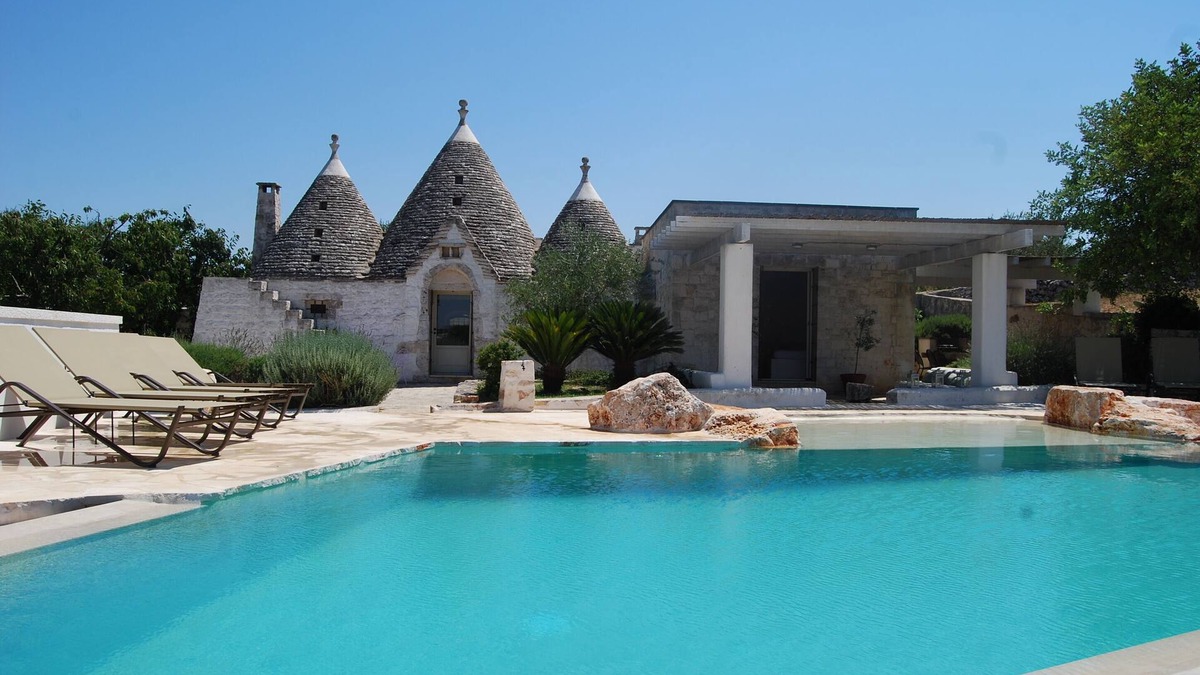 Ostuni House | Trullo, Infinity Pool & Stunning Views/Explore Puglia’s Itria Valley & Beaches