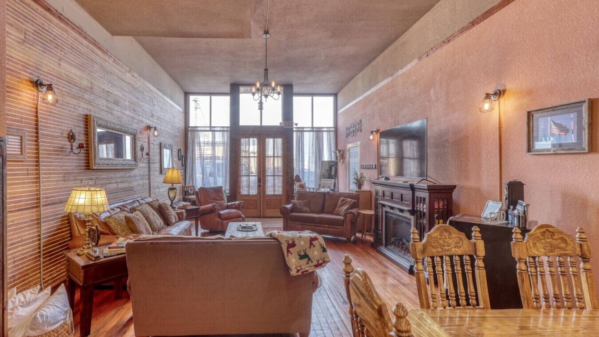 Whitewood House | Truly the GOAT! Hot tub, Pet friendly, Walk to bar/restaurant, Quiet, Unique